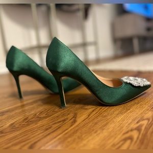 Emerald Green Pointed-toe Pumps with Crystal Embellishment Size 8 Women’s Heels
